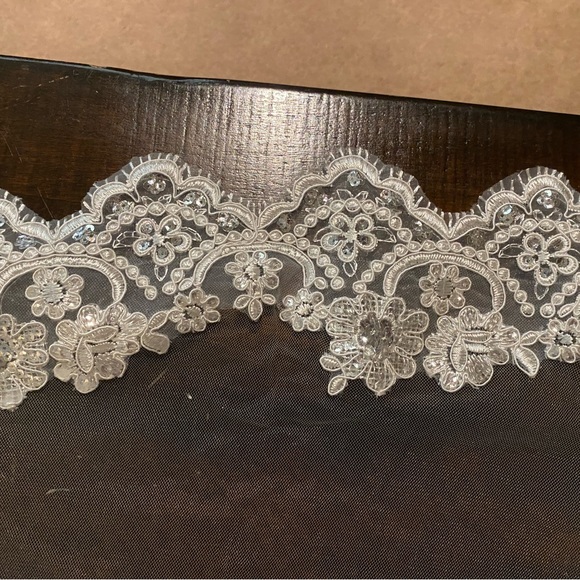 WEDDING VEIL - Cathedral length - Picture 5 of 6